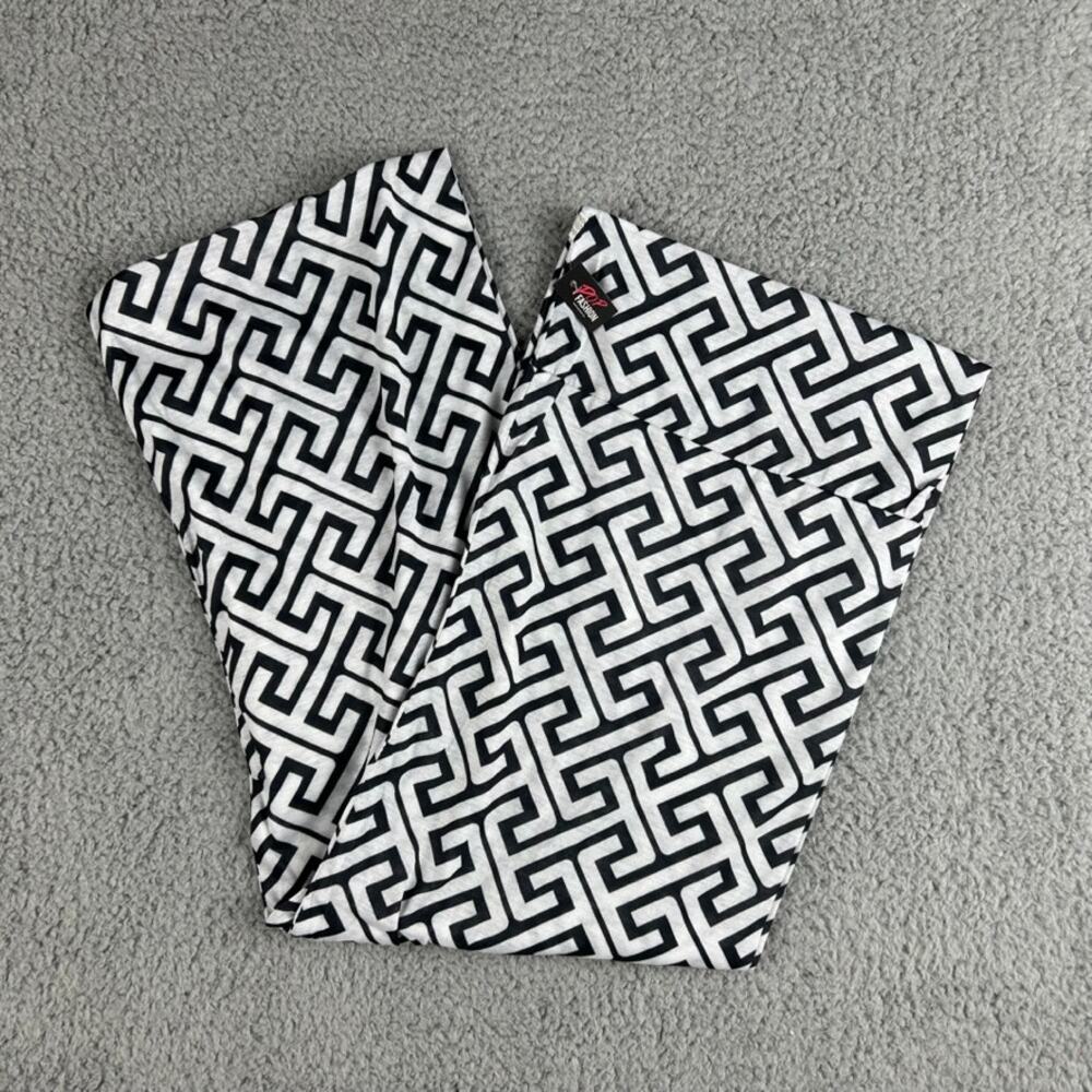 Shop Pop Fashion Women's Interlocking Chain Square Pattern Scarf With Zipper